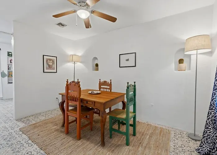 Santa Rosa Hideaway Apartment *