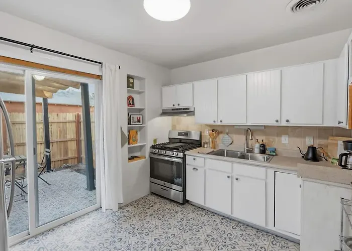 Santa Rosa Hideaway Apartment *