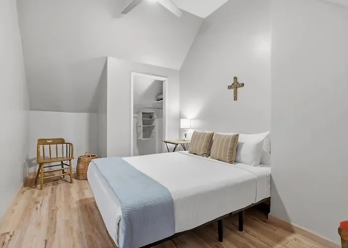Santa Rosa Hideaway Apartment *